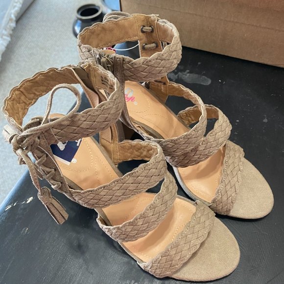 XOXO Bini Strappy Block Heel Shoe - Picture 2 of 5